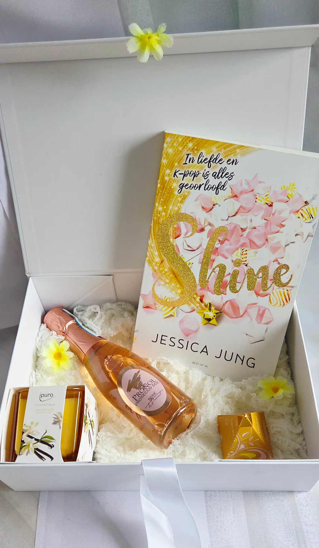 Shine – A Story of Dreams, Light & Moments