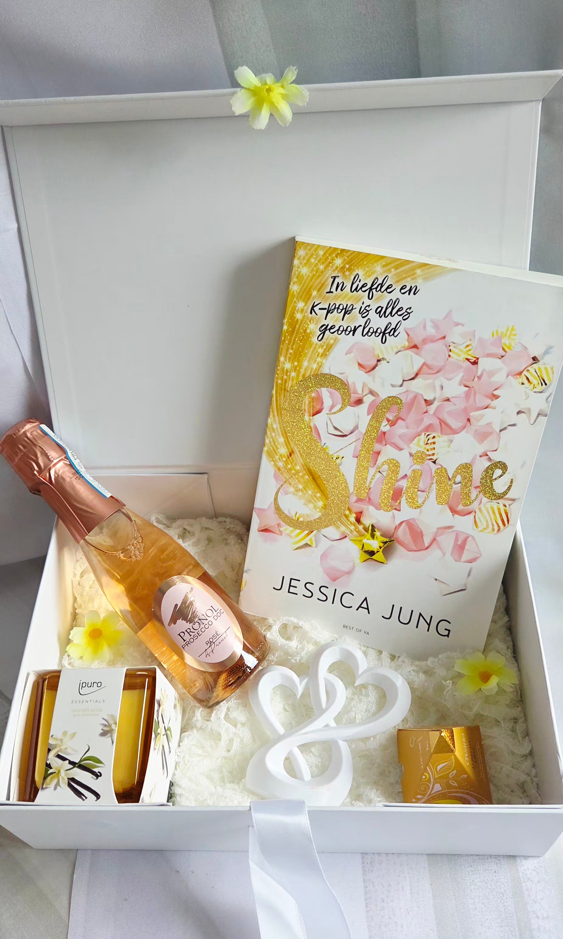 Shine – A Story of Dreams, Light & Moments